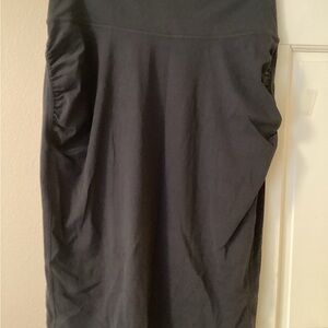 Women’s Athleta Black Midi Skirt with side Ruching